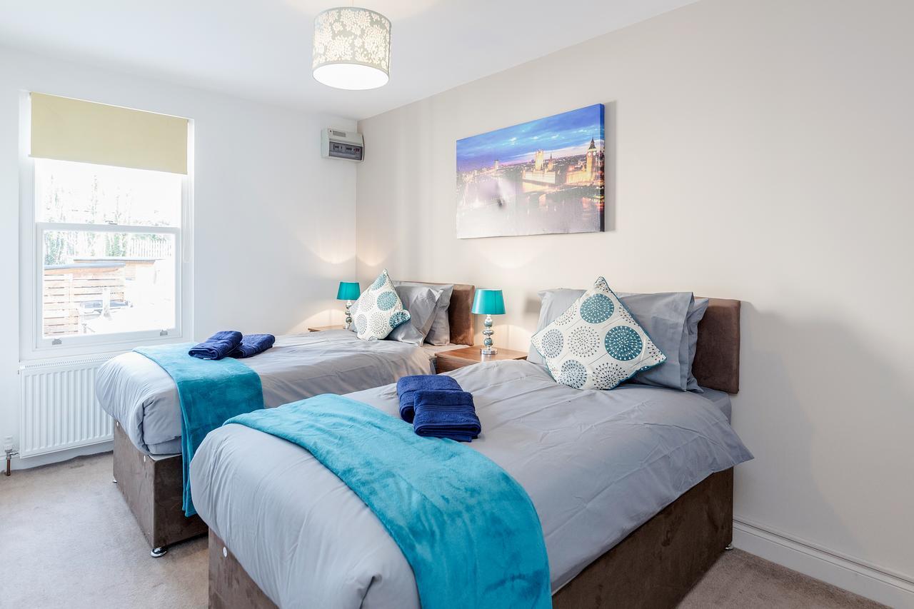 Watford Junction Apartment ภายนอก รูปภาพ